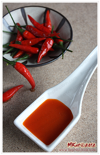 Chili sauce. CC3.0 by SA photo by MKAT.