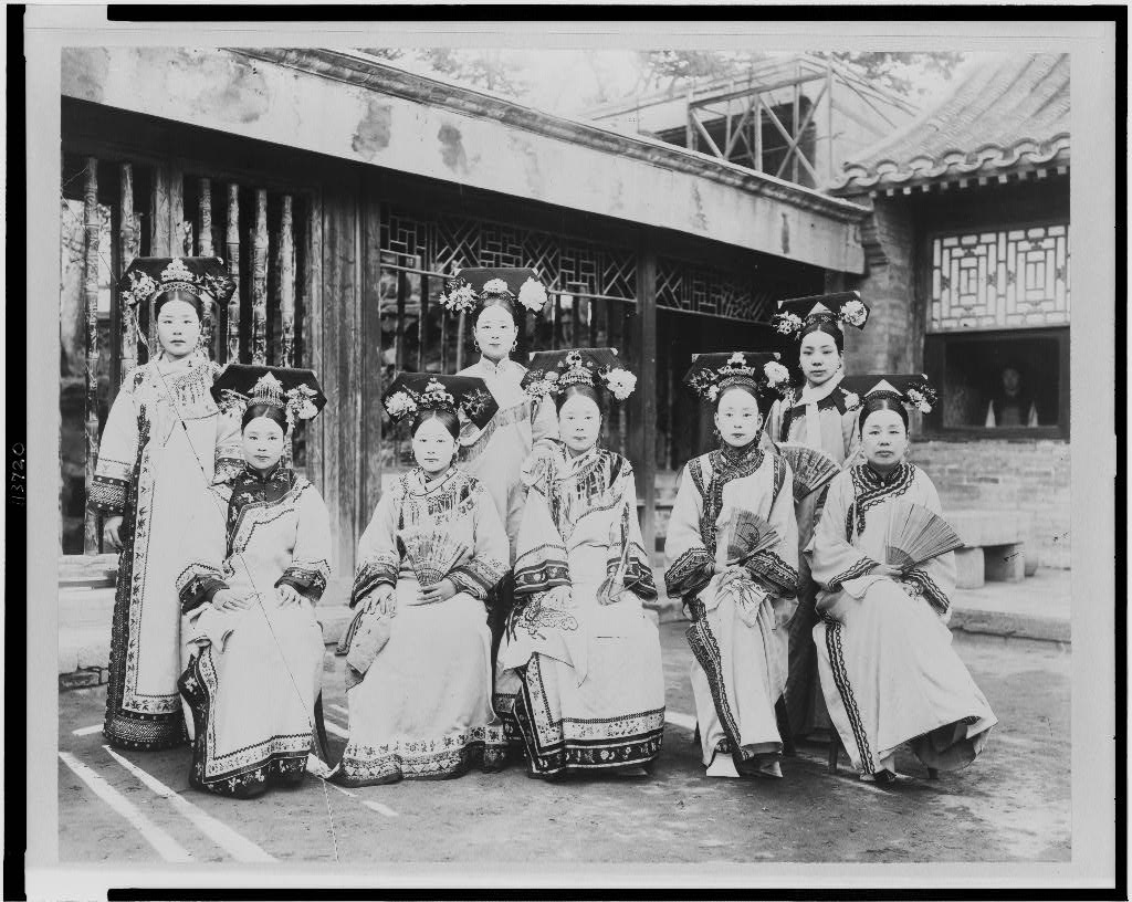 Manchu ladies 